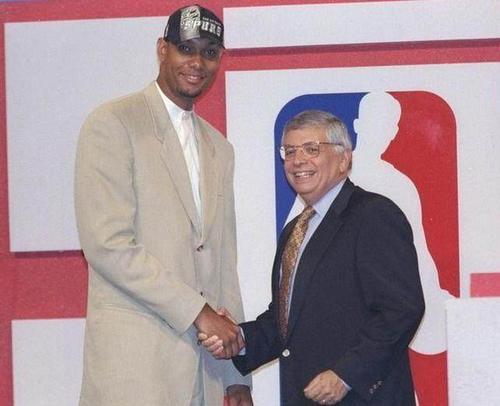 弗里克：我们不关注皇马，明天踢法兰克福的比赛才是最重要的（弗里克：皇马不是焦点，明日战法兰克福才最重要）